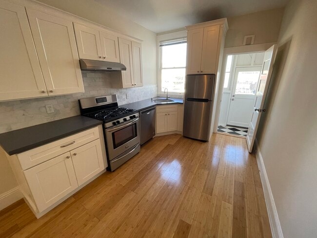 Building Photo - 47-47 Pearl St