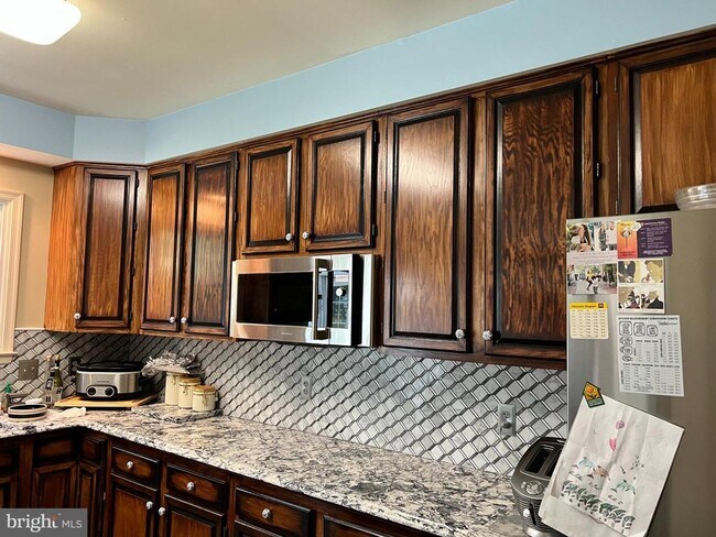 Building Photo - 8530 Oak Chase Cir