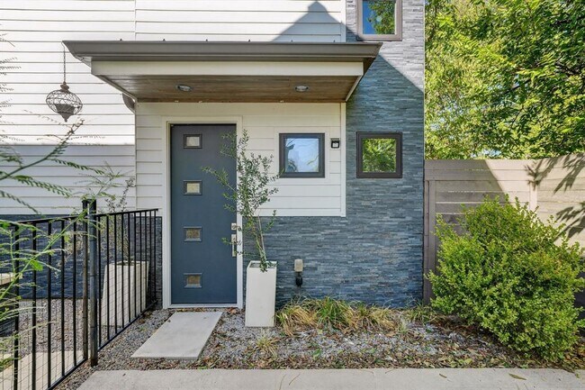 Building Photo - 2710 Wilson St