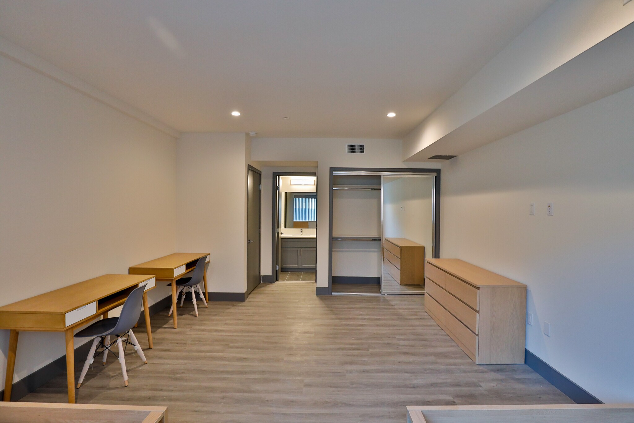 Building Photo - 1155 W 36th Pl