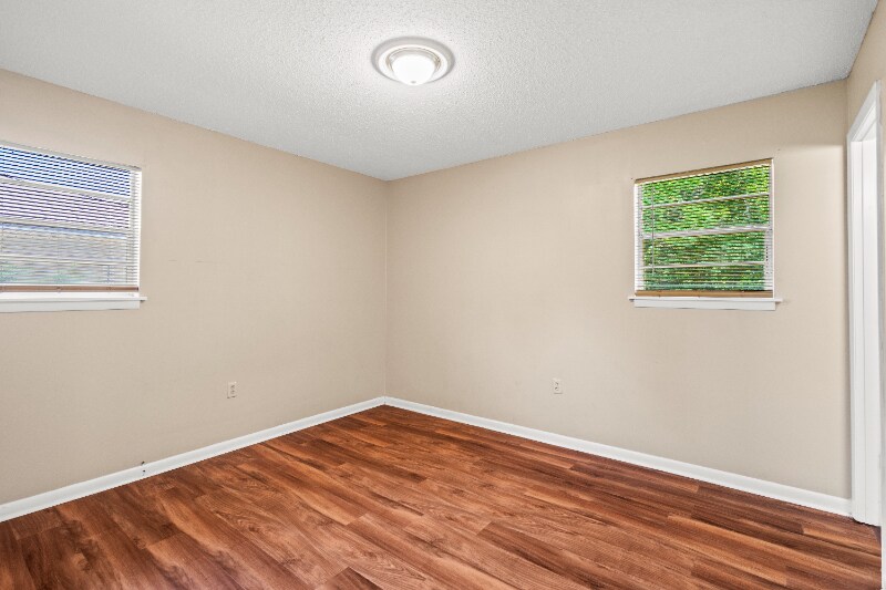 Building Photo - 124 Briarwood Dr