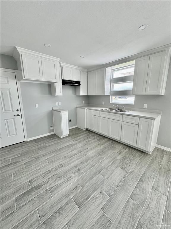 Building Photo - 15 Acacia St