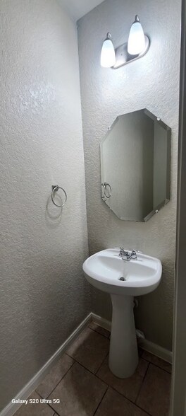 Building Photo - 5823 Bridle Bnd