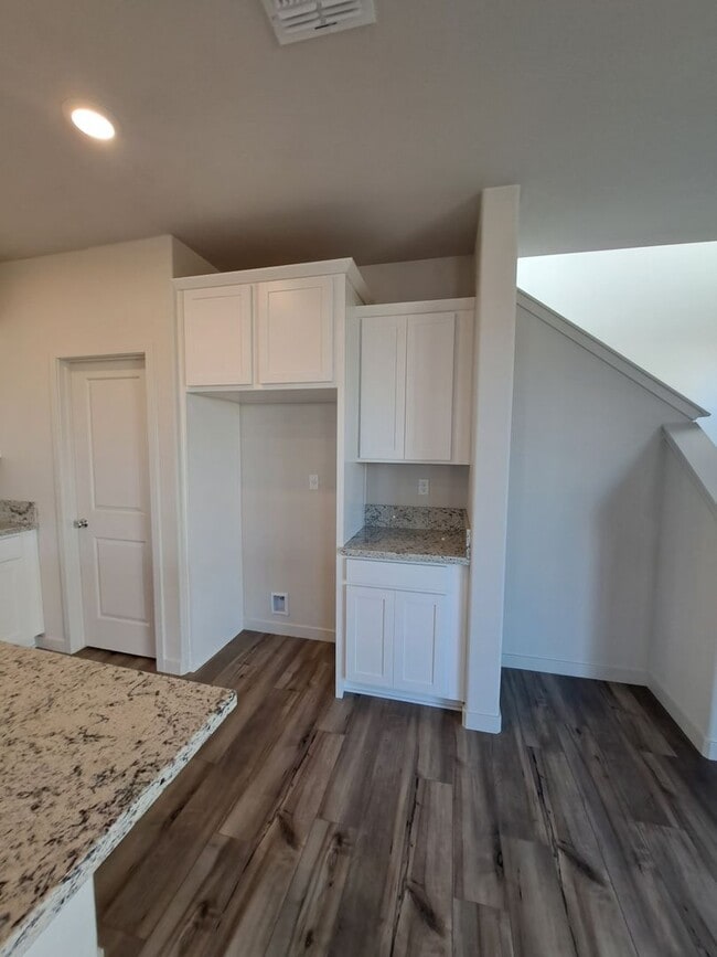 Building Photo - Beautiful, Almost New Home in Monte Verde ...