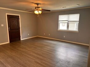 Building Photo - 4 Bedroom 4.5 Bathroom home, private parking and 2 car garage Now Pre-leasing For August 10th mov...