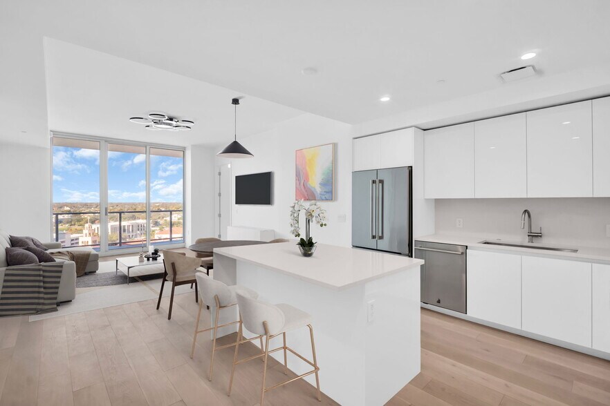 Building Photo - 400 Central Ave