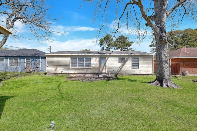 Building Photo - 7209 Blue Jay Dr