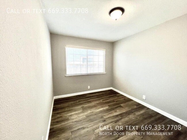 Building Photo - 3197 Bourgeois Way