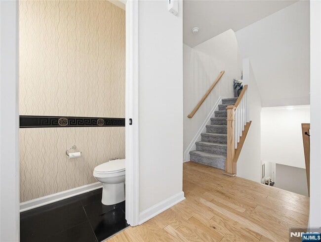 Building Photo - 44 Leahy Dr