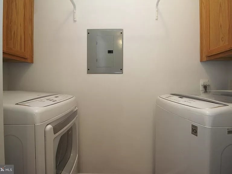 In-unit washer and dryer - 46602 Ellicott Sq