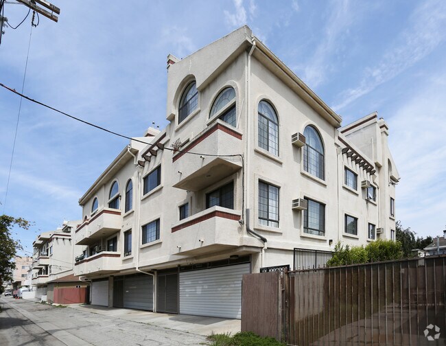 Building Photo - 3939 Inglewood Blvd