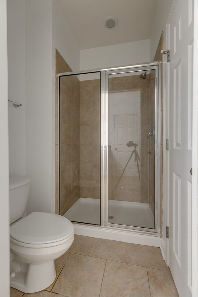 Building Photo - 816 Hillview Heights