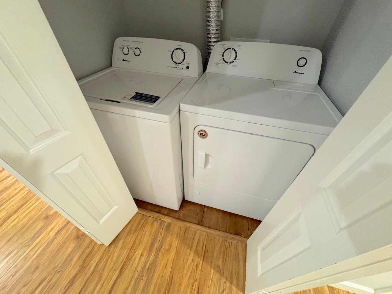 Building Photo - 6718 Sylmar Ave