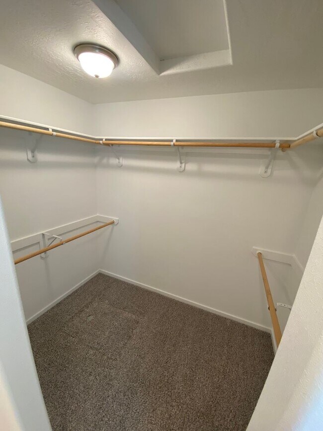 Building Photo - Stunning 3 Bed 2 Bath Rancher in Spokane V...