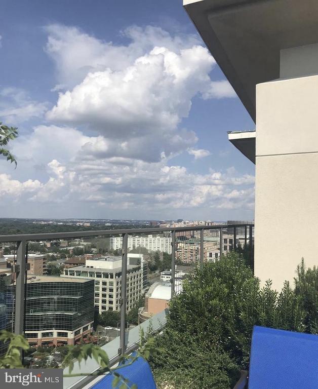 Building Photo - 851 N Glebe Rd