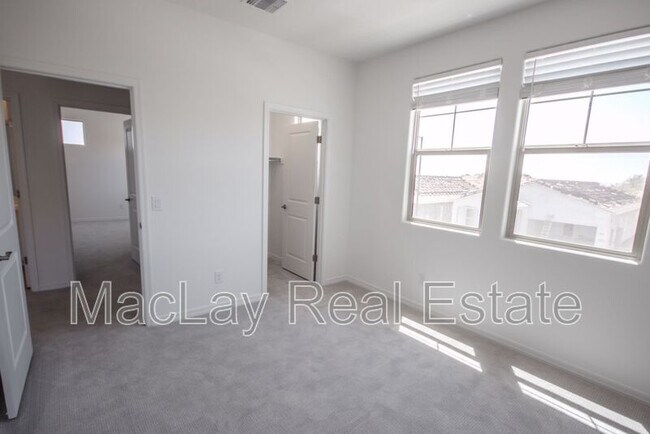 Building Photo - 21326 W Roanoke Ave