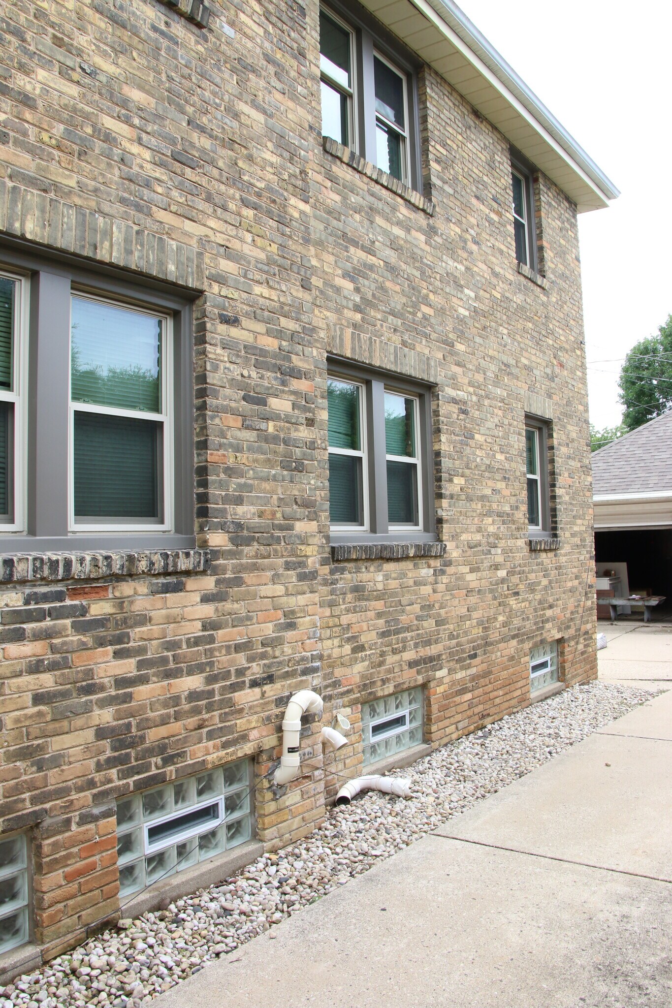 Building Photo - 6615 W Bluemound Rd