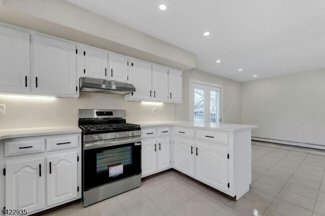 Building Photo - 535 Orchard Ave