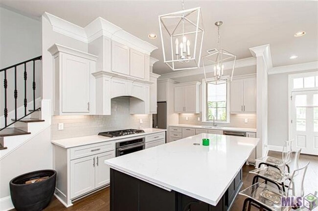 Building Photo - Upscale Townhouse in The Village at Magnol...
