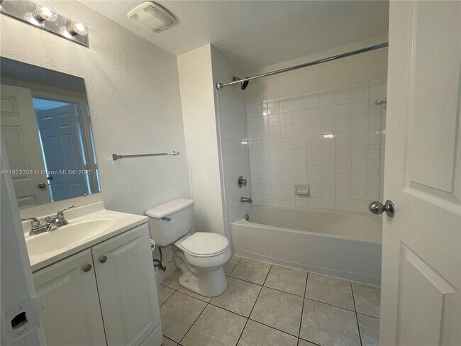 Building Photo - 2586 Centergate Dr