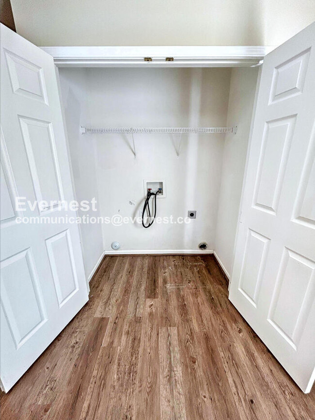 Building Photo - 941 Ujamaa Dr