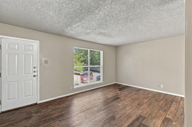 Building Photo - 2319 Greenfield Pkwy