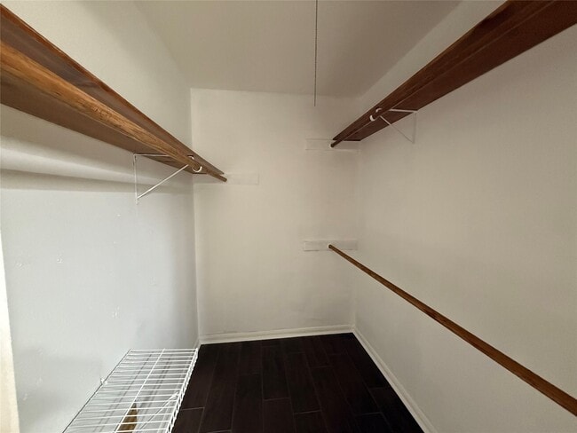 Building Photo - 16002 Havenhurst Dr