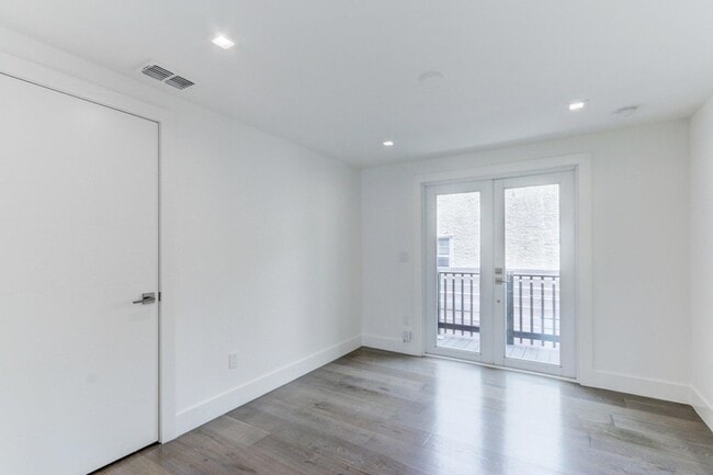 Building Photo - 833 Ardmore Rd