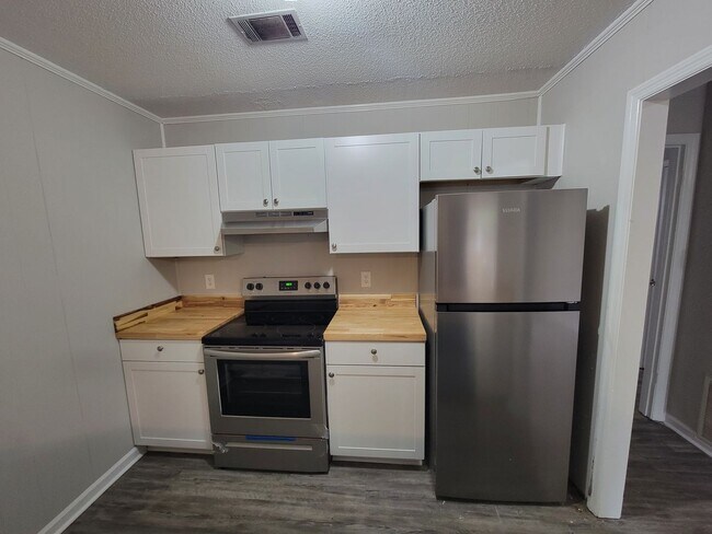 Building Photo - ~1530 Whitney Street