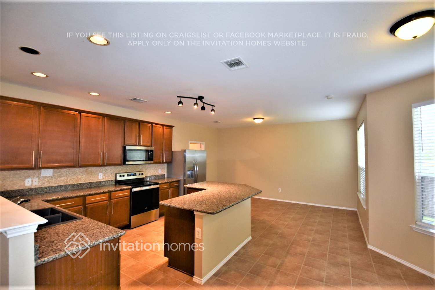 Building Photo - 8441 Shallow Creek Dr