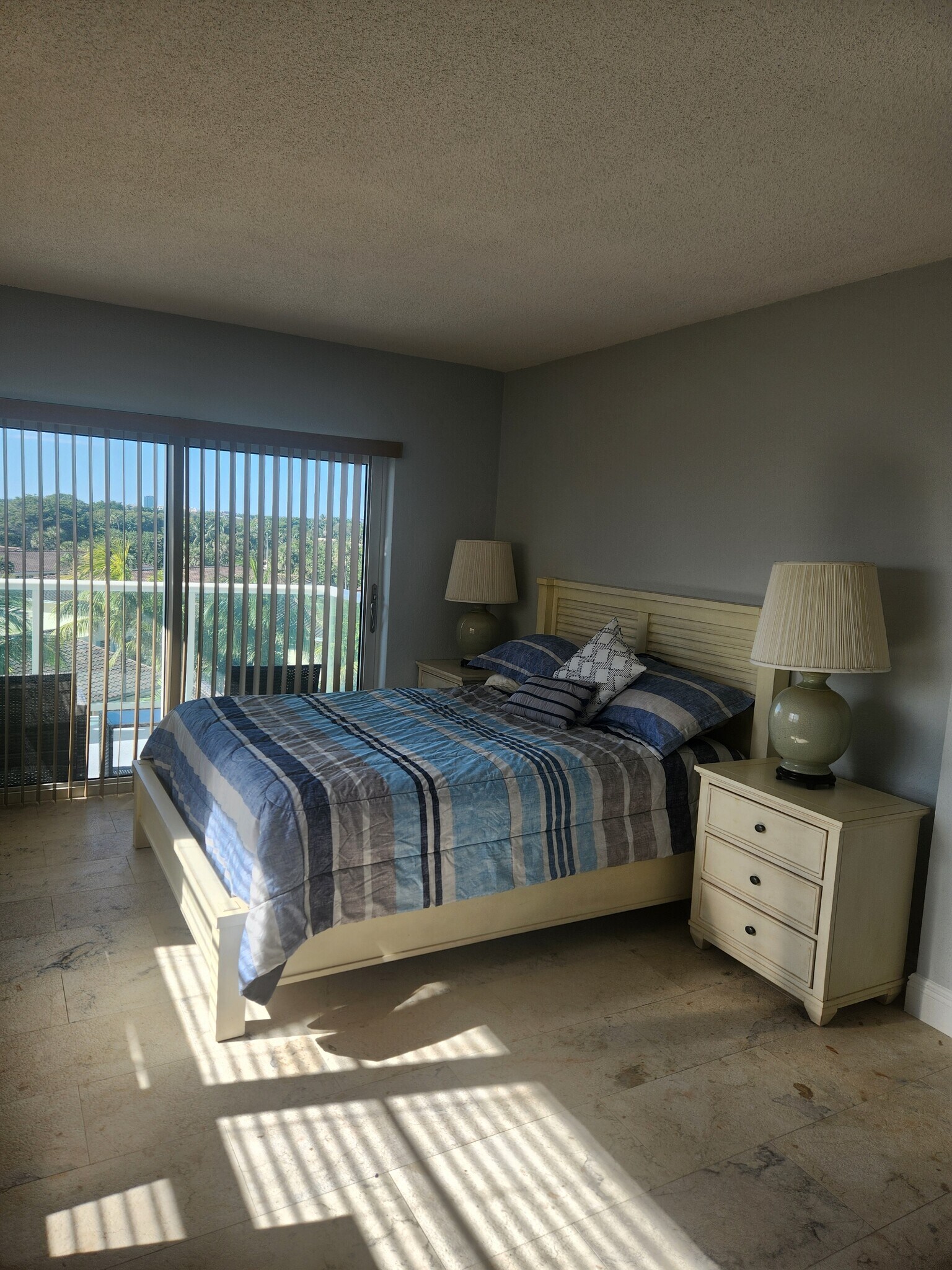 Bedroom with Balcony - 6000 N Ocean Blvd