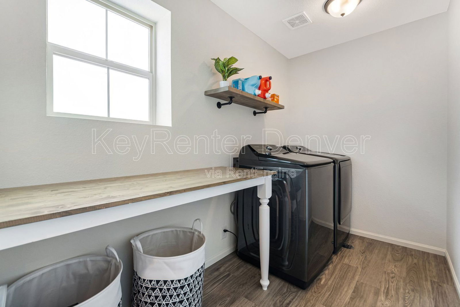 Building Photo - 10145 Zeno St