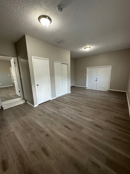 Building Photo - 2208 W Woodlawn Ave