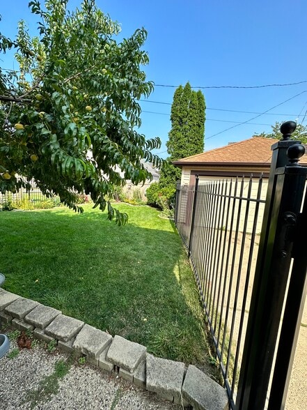 Back Yard - 3508 S Pine Ave