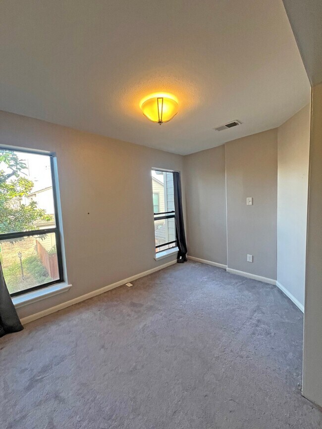 Building Photo - 1201 McDuffie St