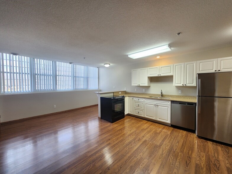 Building Photo - 35 2nd St