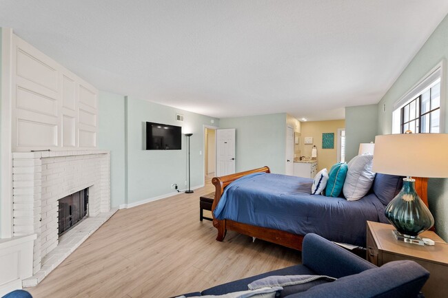Building Photo - 4850A - Mandalay Shores/ Oxnard/ 5 bedroom...