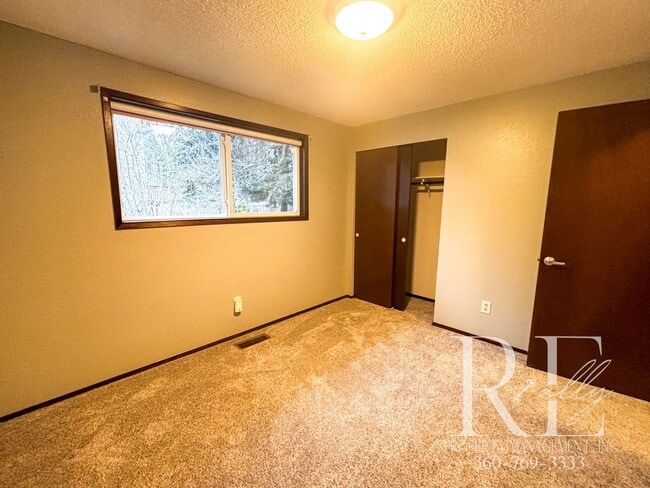 Building Photo - Cozy 3-Bedroom Home in Desirable Poulsbo Neighborhood