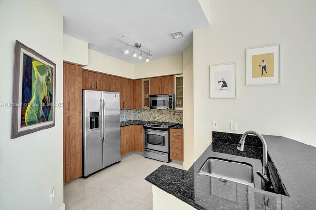 Building Photo - 7910 Harbor Island Dr