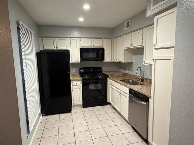 Building Photo - 2300 Balsam Dr