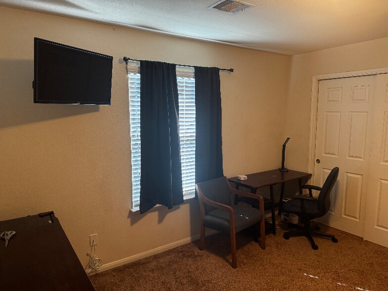 Building Photo - 1 Quarterhorse Dr