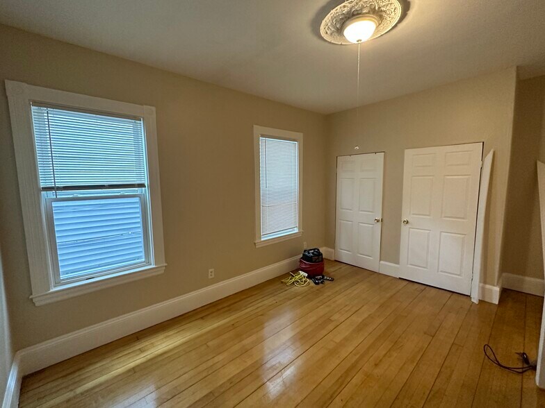 Building Photo - 3243 Washington St