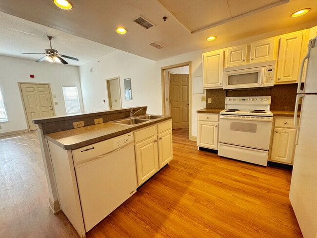 Building Photo - Historic Downtown | 4BR/4BA | Near Flagler College