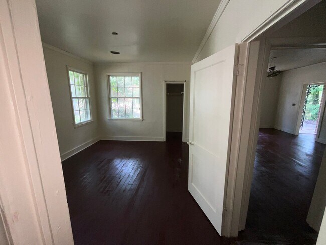Building Photo - 262 Dona Ave