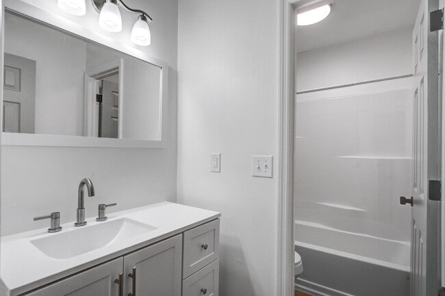 Building Photo - 114 Langley Dr