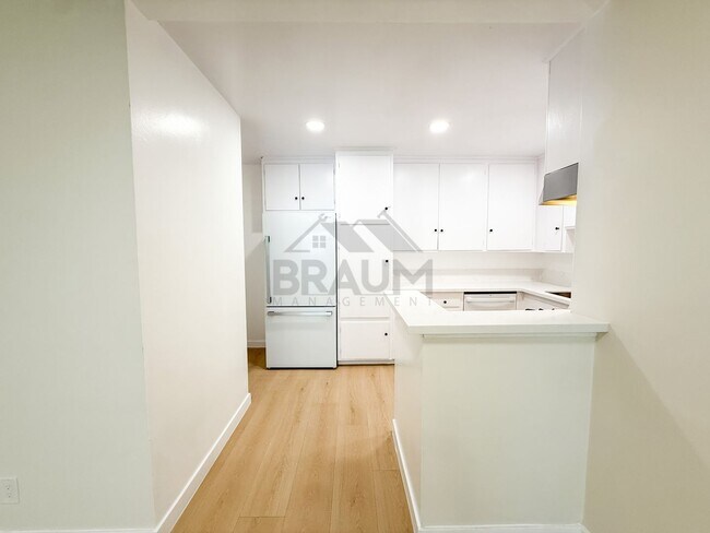 Building Photo - 6039 Whitsett Ave