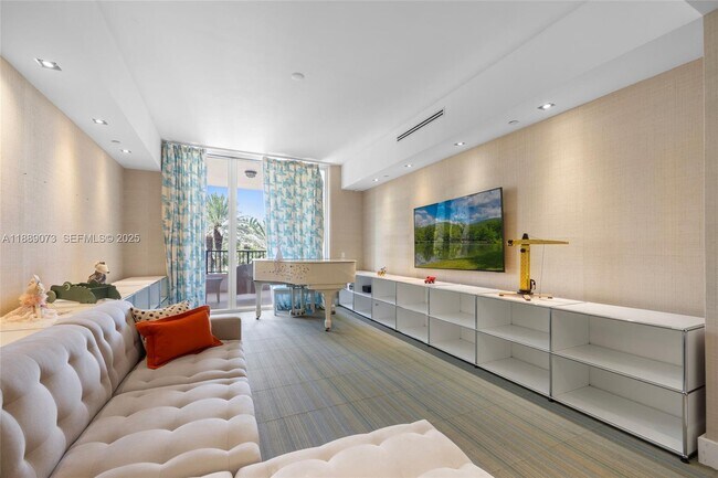 Building Photo - 7133 Fisher Island Dr