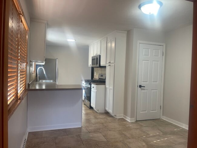 Building Photo - 3303 Greenwood Ave