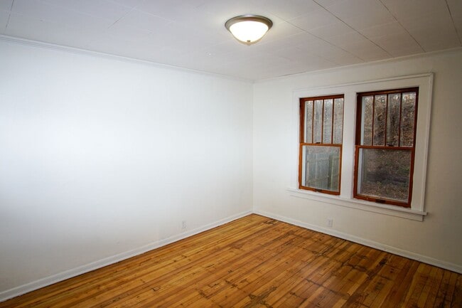 Building Photo - 3 Bedroom Spacious Kenosha Townhouse