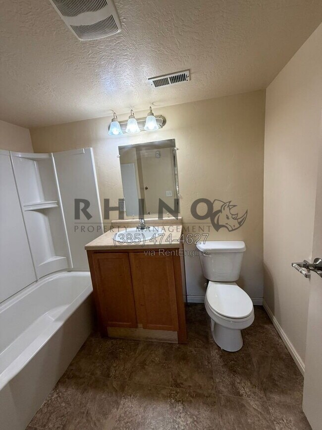 Building Photo - 6941 Village River Ln